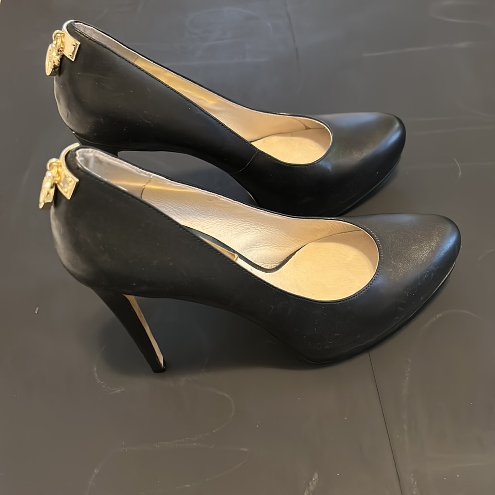 MICHAEL KORS PUMP SHOE SIZE 8 1/2 - Picture 3 of 12